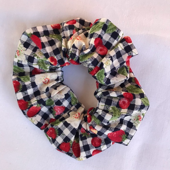 Handmade Scrunchie ‘PICNIC’ - Picture 2 of 6